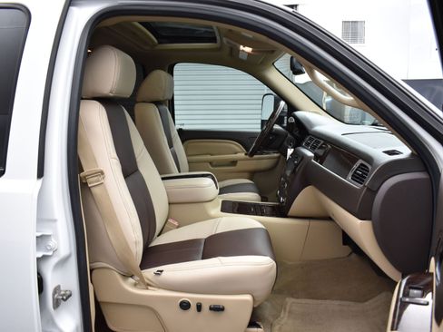 Used 2014 GMC Sierra 2500 Denali w/ Suspension Package, Off-Road image 12