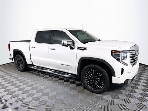 Used 2022 GMC Sierra 1500 Denali w/ Technology Package AWD/4WD image 3