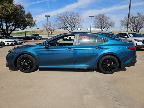 Used 2025 Toyota Camry SE w/ Convenience Package image 5