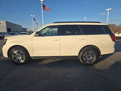 New 2025 Ford Expedition Active image 8