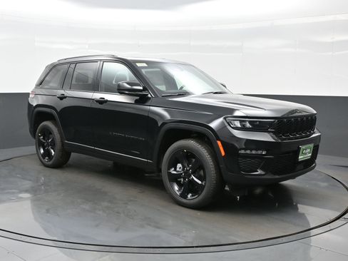 New 2025 Jeep Grand Cherokee Limited w/ Black Appearance Package image 8