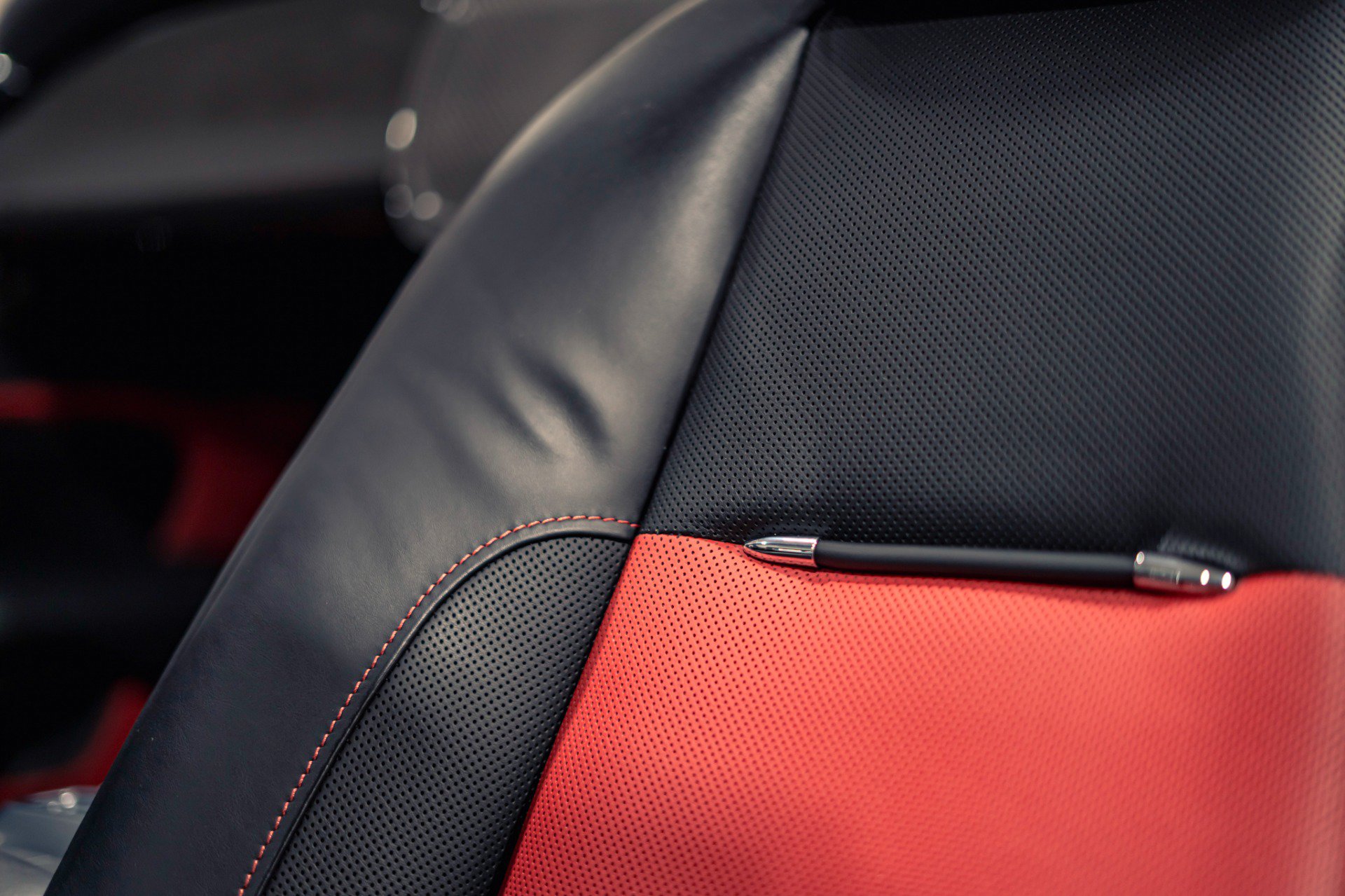 Used 2019 Rolls-Royce Dawn RWD image 37