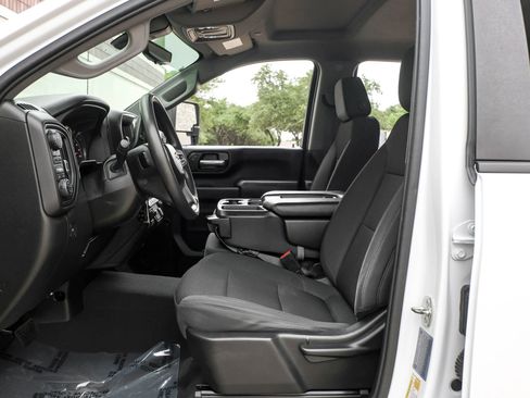 Used 2021 Chevrolet Silverado 2500 Custom w/ Custom Value Package AWD/4WD image 3