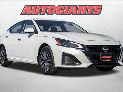 Used 2023 Nissan Altima 2.5 SV w/ SV Premium Package