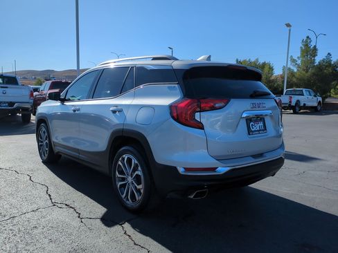 Used 2018 GMC Terrain SLT w/ Preferred Package FWD image 6