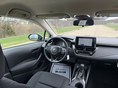 Used 2025 Toyota Corolla LE image 19