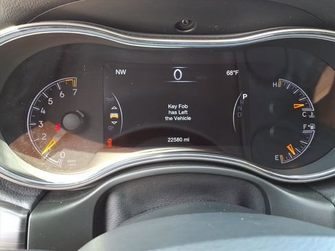 Used 2022 Jeep Grand Cherokee Laredo E w/ Security & Convenience Group AWD/4WD image 9