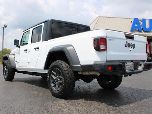 Used 2025 Jeep Gladiator Sport AWD/4WD image 10