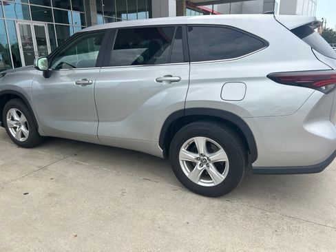 Used 2024 Toyota Highlander LE FWD image 14