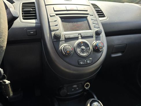 Used 2012 Kia Soul + w/ Audio Pkg FWD image 17