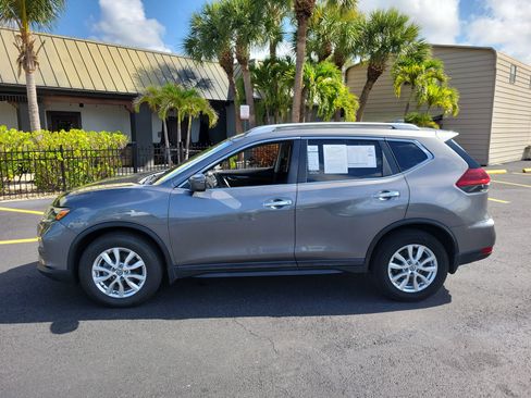 Used 2019 Nissan Rogue S w/ Special Edition Package FWD image 9