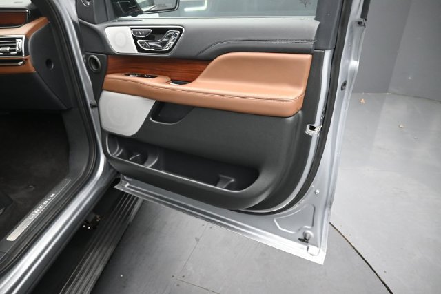 Certified 2023 Lincoln Navigator Reserve AWD/4WD image 35