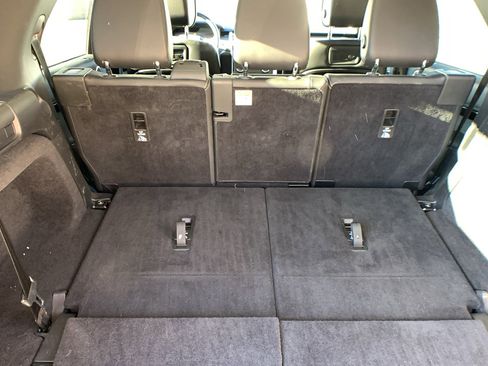 Used 2024 Land Rover Discovery S image 26