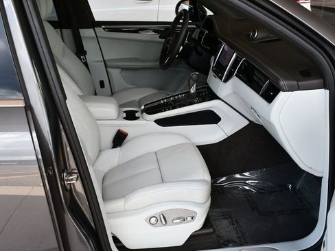 Used 2017 Porsche Macan S image 45