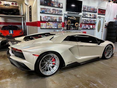 Used 2017 Lamborghini Aventador S AWD/4WD image 10