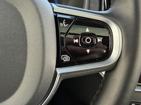 Used 2025 Volvo XC90 B5 Plus image 19