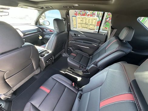 New 2026 Chevrolet Traverse RS image 28