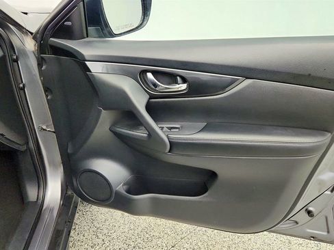 Used 2017 Nissan Rogue SV AWD/4WD image 23