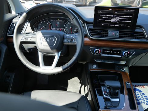 Used 2023 Audi Q5 2.0T Premium w/ Convenience Package AWD/4WD image 18