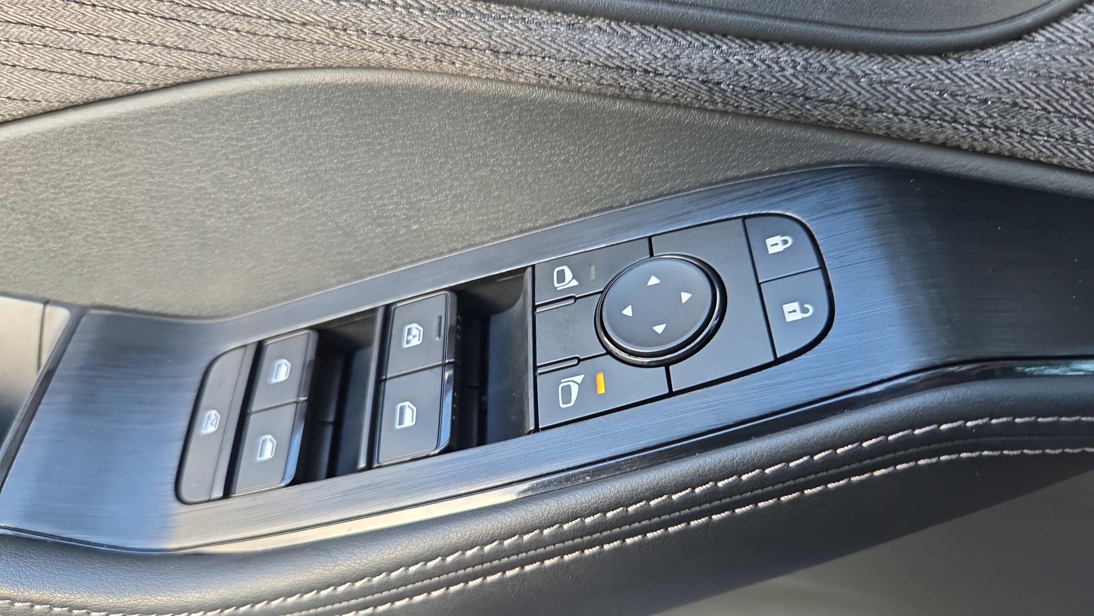 Used 2022 Nissan Rogue SV FWD image 28