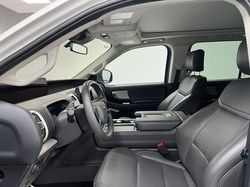 Used 2025 Ford Expedition Active image 16