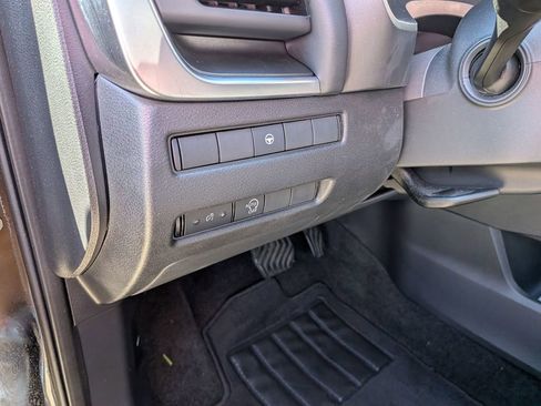 Used 2023 Nissan Rogue SV AWD/4WD image 12