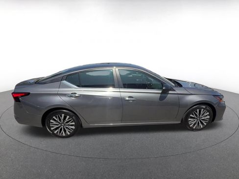 Used 2025 Nissan Altima 2.5 SV FWD image 16