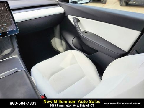 Used 2021 Tesla Model Y Long Range image 15