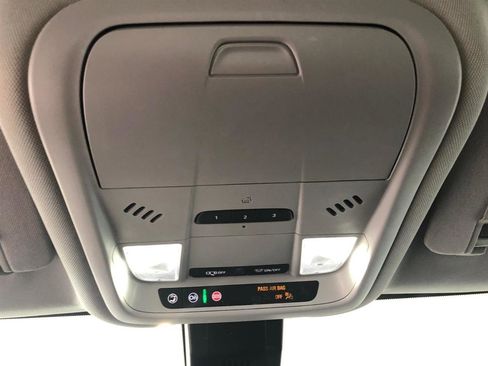 Used 2023 Chevrolet Equinox Premier image 20