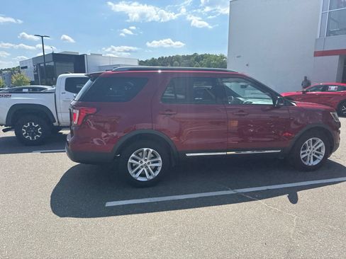Used 2017 Ford Explorer XLT w/ Equipment Group 202A FWD image 8