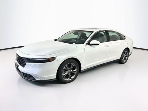Used 2023 Honda Accord EX image 3