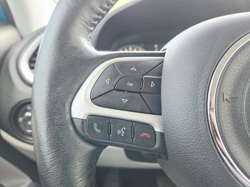 Used 2020 Jeep Renegade Latitude w/ Cold Weather Group FWD image 19