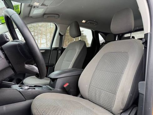 Used 2022 Ford Escape SE w/ Cold Weather Package image 10