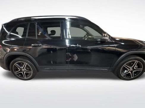 Used 2022 Mercedes-Benz GLB 250 4MATIC image 9
