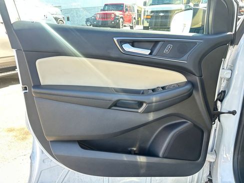 Used 2021 Ford Edge SE image 9