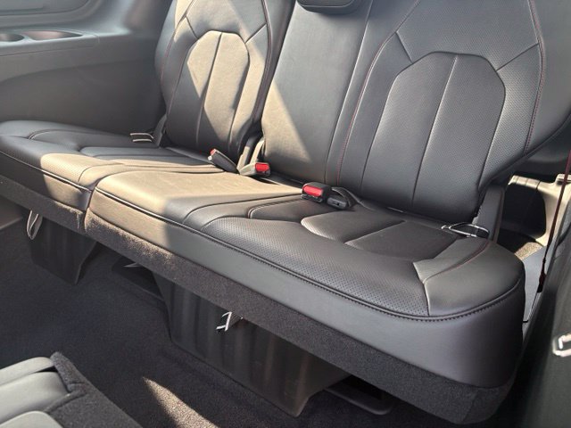 New 2027 Chrysler Pacifica Select FWD image 12