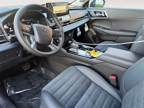 New 2026 Mitsubishi Outlander SE image 16