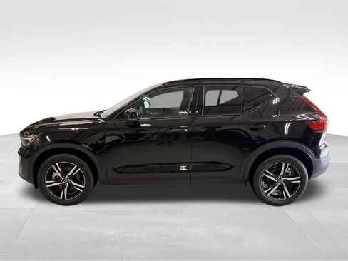 Used 2026 Volvo XC40 B5 Core AWD/4WD image 2