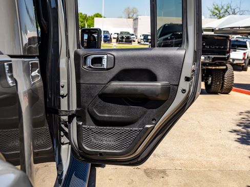 Used 2021 Jeep Gladiator Overland w/ Popular Equipment Package image 37