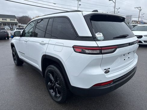 Certified 2024 Jeep Grand Cherokee Altitude image 3