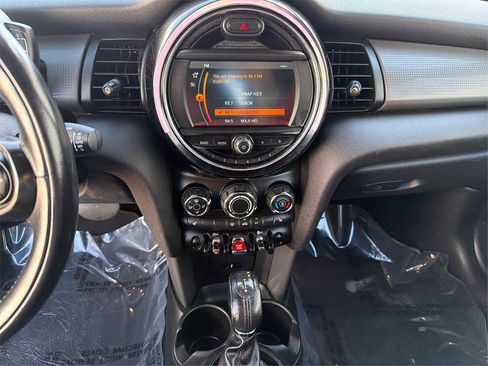 Used 2019 MINI Cooper Classic image 15