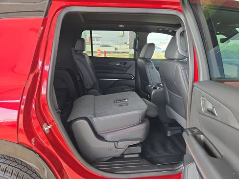 Certified 2025 Chevrolet Traverse RS w/ LPO, Floor Liner Package AWD/4WD image 22