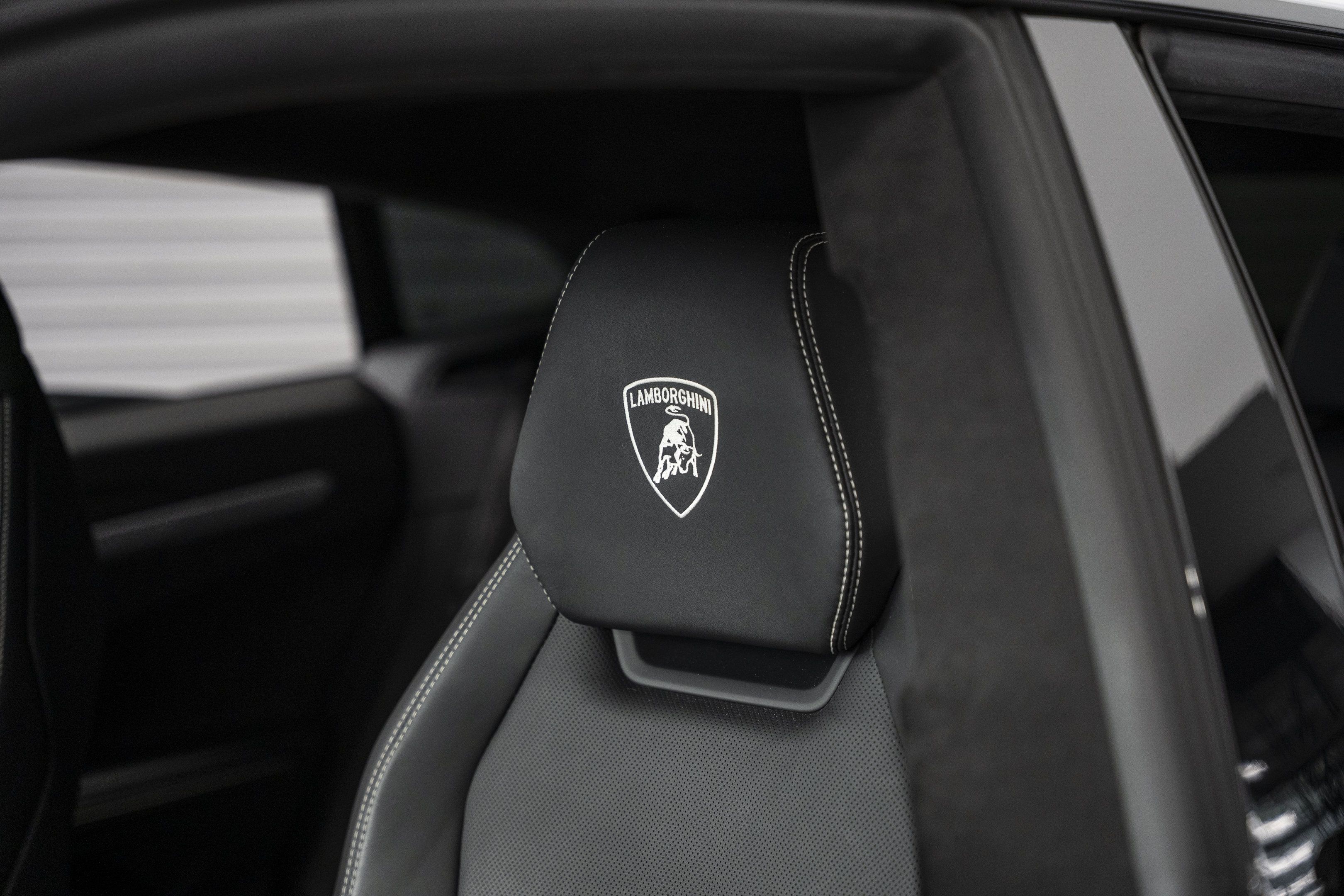 Used 2022 Lamborghini Urus AWD/4WD image 25