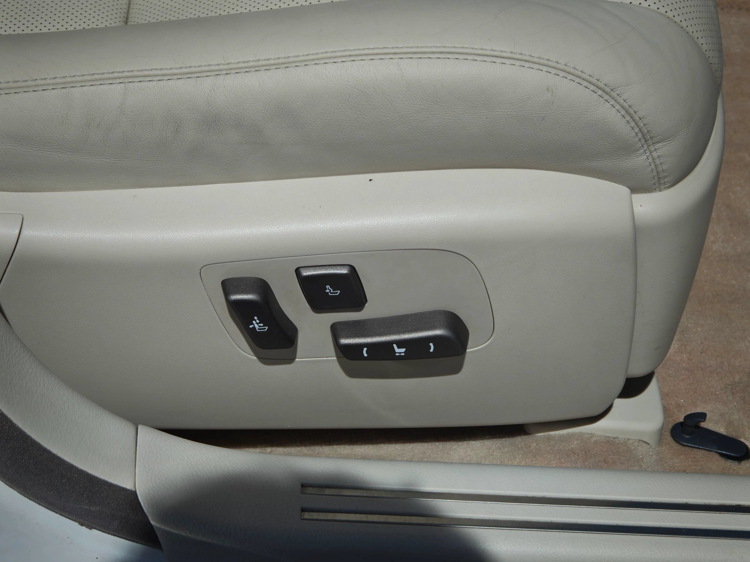 Used 2007 Lexus LS 460 RWD image 25