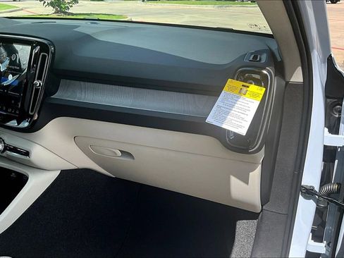 New 2026 Volvo XC40 B5 Plus w/ Protection Package Premier image 18