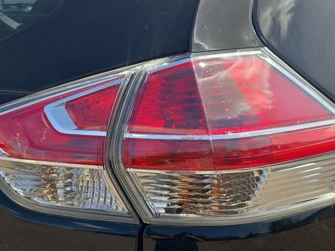Used 2016 Nissan Rogue S FWD image 20