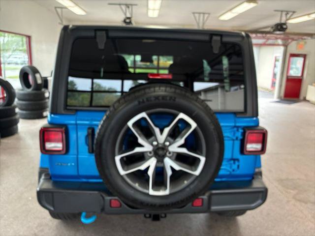 Certified 2024 Jeep Wrangler Unlimited w/ Convenience Group AWD/4WD image 22