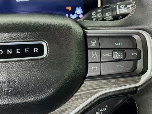 Used 2024 Jeep Wagoneer Series III AWD/4WD image 13