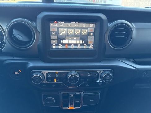 Used 2021 Jeep Gladiator Sport image 15