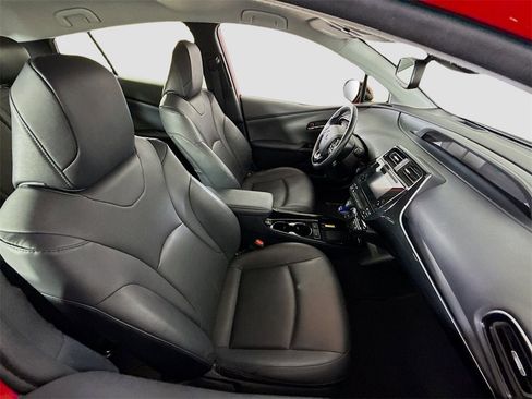 Used 2019 Toyota Prius XLE image 29